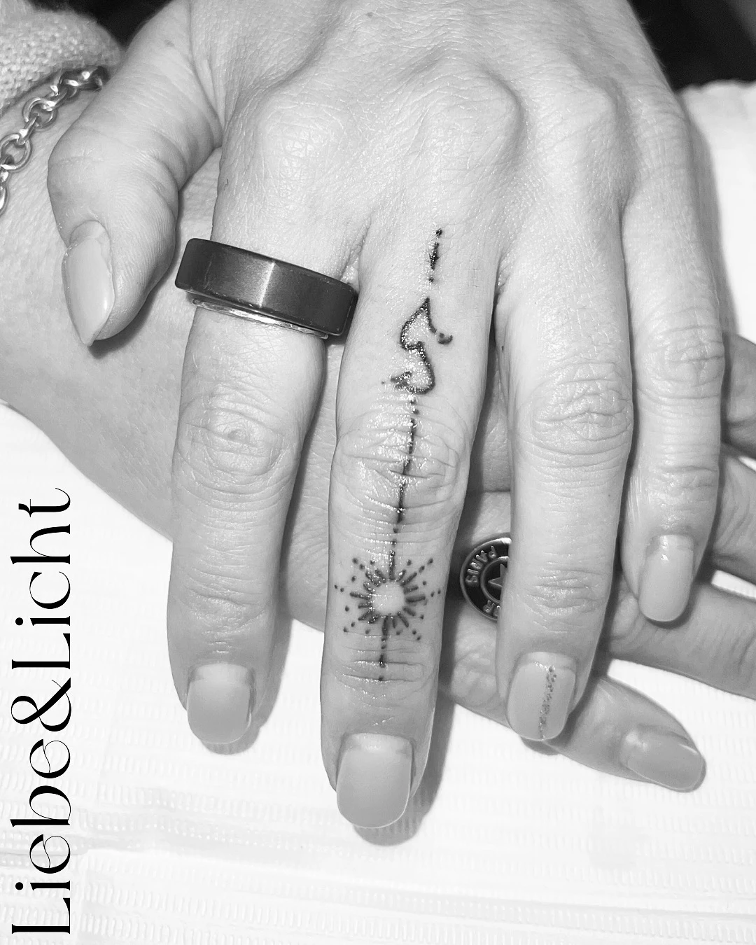 Tattoo auf dem Finger