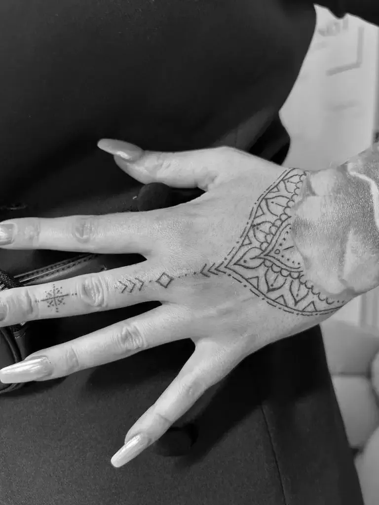 Tattoo Fineline Hand