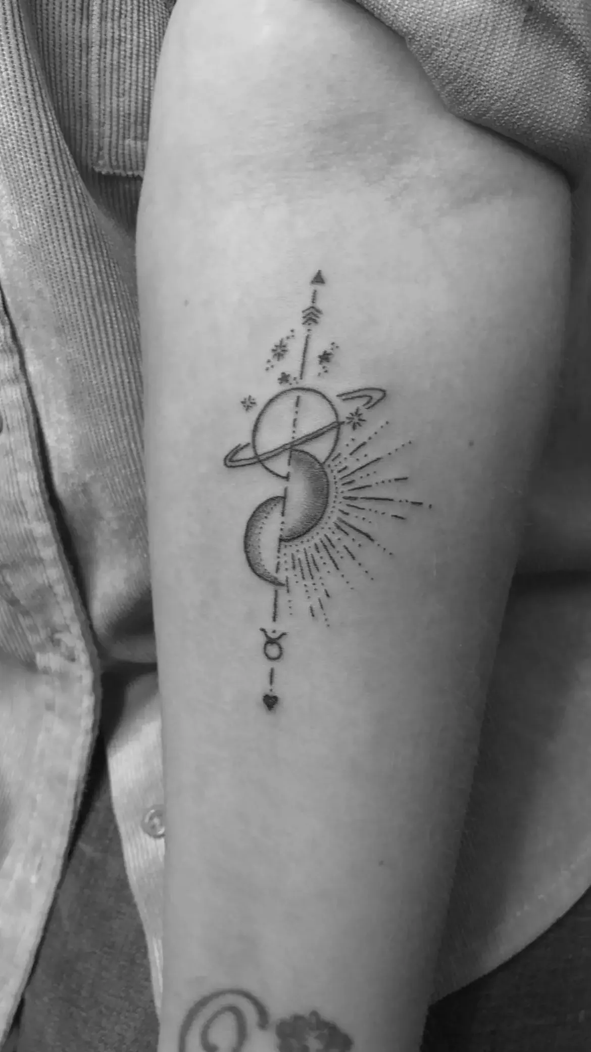 Tattoo Kosmos Sterne Planet